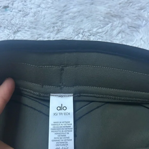 NWT Alo Yoga 4” airbrush race pace shorts - Picture 7 of 8